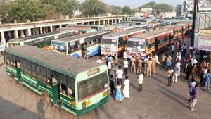 வன்முறையில் முடிந்த பாமக போராட்டம்.. கடலூரில் நீடிக்கும் பதற்றம்.. அரசு பேருந்துகளை நிறுத்த உத்தரவு? 