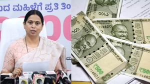 ‛‛ரொம்ப முக்கியம்’’..  மகளிருக்கு மாதம் ரூ.2000.. கர்நாடகாவில் ‛அப்ளை’ செய்வது எப்படி? மேஜர் தகவல் 