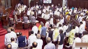 மணிப்பூர்: மோடி மவுனம்- நாடாளுமன்ற வளாகத்தில் நாளை இந்தியா கூட்டணி எம்பிக்கள் 'முதல்’ போராட்டம் 