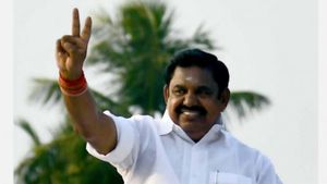 அதிமுக பொதுச் செயலாளரானதும் புதிய பிரச்சார வாகனத்திற்கு மாறினார் எடப்பாடி பழனிசாமி.. என்ன ஸ்பெஷல்? 