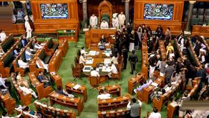 கடும் எதிர்ப்பு.. பொது சிவில் சட்டத்தை அமல்படுத்துவதில் பின்வாங்கும் மத்திய அரசு? பரபரப்பான தகவல் 