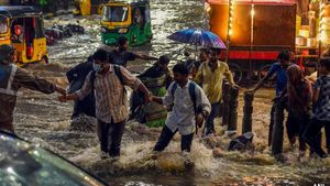  தென்னிந்தியா பக்கம் திரும்பும் பருவமழை! கொட்டும் கனமழையால் ஸ்தம்பிக்கும் தெலுங்கானா! ரொம்ப மோசம்