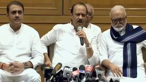 மகாராஷ்டிரா:  பாஜக எதிரிதானா? சரத்பவாருக்கு செம்ம கேள்வி! 'நாகாலாந்து' மேட்டரை பேசும் அஜித்பவார்! 