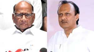  அஜித் பவாரை தகுதிநீக்கம் செய்யக் கோரி மனு.. சரத்பவார் கையில் எடுத்த அஸ்திரம்.. மகா.அரசியலில் பரபர 