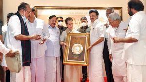 மாஸ்..பெங்களூர் எதிர்க்கட்சிகள் ஆலோசனை கூட்டம்-தமிழ்நாட்டின் 4 திமுக கூட்டணி  கட்சிகளுக்கு அழைப்பு! 