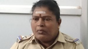 விபச்சார வழக்கு.. கேரள ஸ்பாவால் சிக்கிய பெண் எஸ்ஐ.. கூகுள் பே ஐடியால்.. சிக்கலில் உயர் அதிகாரிகள்? 