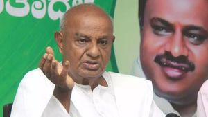ட்விஸ்ட்! குமாரசாமி சொன்னது எல்லாம் பொய்யா? லோக்சபா தேர்தலில் பாஜகவுடன் கூட்டணி இல்லை - தேவேகவுடா 
