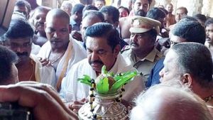 திருச்செந்தூரில் எடப்பாடி பழனிச்சாமி..சஷ்டி நாளில் சத்ரு சம்ஹார மூர்த்தியிடம் ஸ்பெஷல் வேண்டுதல் 