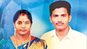  பரமக்குடியில் குடும்பமே இல்லை.. கணவன் இறந்ததை தாங்காமல் மனைவியும் மரணம்.. தவிக்கும் 3 வயது குழந்தை