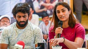 பஜ்ரங் பூனியா, வினேஷ் போகத் வழக்கில் டெல்லி ஐகோர்ட் இன்று தீர்ப்பு.. பெரும் எதிர்பார்ப்பு! 
