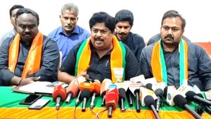  திமுகவில் மேலும் 13 விக்கெட்டுகள்.. ஜெயிலில் தான் மந்திரிசபை.. கொளுத்திப் போட்ட கே.பி.ராமலிங்கம்!