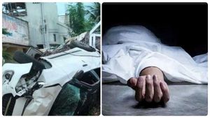 சாலையில் தாறுமாறாக ஓடிய கார் விபத்து.. ஒன்றரை வயது குழந்தை உள்பட ஒரே குடும்பத்தை சேர்ந்த 4 பேர் பலி 