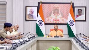 சிறைகள் தண்டனை கூடமாக இருக்கக்கூடாது.. அவை சீர்திருத்த இல்லங்களாக இருக்க வேண்டும்! யோகி அறிவுறுத்தல் 