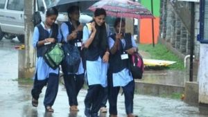 இந்த ஏரியாவில் பள்ளிகளுக்கு மட்டும் இன்று விடுமுறை.. கனமழை கொட்டித் தீர்ப்பதால் கலெக்டர் உத்தரவு! 