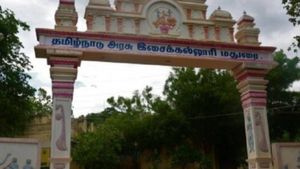 தமிழக அரசு இசைக்கல்லூரியில் படிக்க ஆசையா? அப்ளை பண்ணுங்க.. அரசு உதவி தொகையும் இருக்கு! 