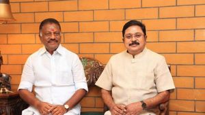 லோக்சபா தேர்தலில் ஓபிஎஸ் உடன் பயணம்.. தேசிய ஜனநாயக கூட்டணியில் நாங்க இல்லை... டிடிவி தினகரன் உறுதி