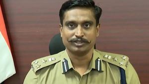 கோவை சரக டிஐஜி விஜயகுமார் தற்கொலை விவகாரம்.. எஃப்ஐஆரில் பதிவானது என்ன? வெளியான திடுக் தகவல் 