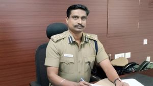 டிஐஜி தற்கொலை  விவகாரம்: “ஆதாரம்”? 8 பேர் விசாரணைக்கு ஆஜராக சம்மன்.. அடுத்தகட்ட ஆக்‌ஷனில் போலீசார்!