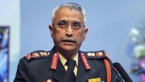 பற்றி எரியும் மணிப்பூர்.. பின்னணியில் சீனா? பகீர் தகவலை சொன்ன முன்னாள் ராணுவ ஜெனரல் நரவனே