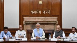  மத்திய அமைச்சரவை வரும் 5 ஆம் தேதி விரிவாக்கம்? கூட்டணி கட்சிகளுக்கு வாய்ப்பு அளிக்க பாஜக திட்டம்? 