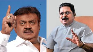 பெங்களூருக்கும் அழைக்கலை... டெல்லிக்கும் கூப்பிடலை.. நட்ட நடு சென்டரில் தேமுதிக, அமமுக!
