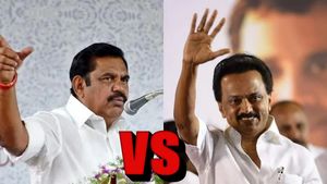 பற்ற வைத்த கூட்டம்.. ‘தீப்பொறி’ பறக்கும் தமிழக அரசியல் களம்.. ஸ்டாலின் vs எடப்பாடி ஆட்டம் ஆரம்பம்!