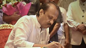 “ஸ்கெட்சு” போட்டு கவிழ்த்த அஜித் பவார்..2 நாள் முன் கட்சி தலைவராக நியமனம்! உடனே சரத்தை எதிர்த்து சதி 