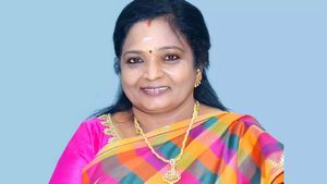 யார் யாருக்கோ வாலாட்டி பதவியை பெற்றவர் திண்டுக்கல் லியோனி! காட்டமாக விமர்சித்த தமிழிசை சவுந்திரராஜன் 