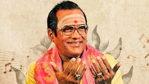 10,000 பாடல்கள் பாடிய இசைக்கடல் டி.எம்.சௌந்தரராஜன்! மதுரையில் காண்போரை வியக்க வைக்கும் கம்பீர சிலை! 