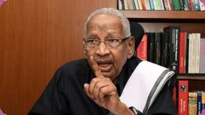  காவல்துறையில் 'காவி'! ஈரோடு புத்தக கண்காட்சியில் எழுந்த சர்ச்சை.. கொதித்தெழுந்த கி.வீரமணி 