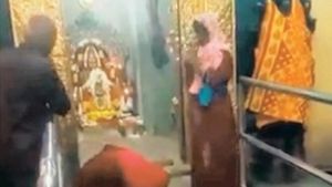 கடலூரே துள்ளுது.. விழுந்து விழுந்து மாரியம்மனை கும்பிடறது யார்னு பாருங்க.. ஓங்கட்டும் சகிப்புத்தன்மை