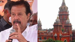 ரொம்ப ரேர்! பொன்முடிக்கு புது டென்சன்..ரிலீசான வழக்கை இன்று தாமாக கையிலெடுத்து விசாரிக்கும் ஹைகோர்ட் 