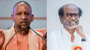 ஆஹா..  ‛ஜெயிலர்’ படத்தை யோகி ஆதித்யநாத்துடன் சேர்ந்து பார்க்கும் நடிகர் ரஜினி! கிளம்பிய கேள்விகள்! 