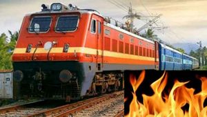 அதிகாலையில் சோகம்! மதுரையில் சுற்றுலா ரயிலில் தீ விபத்து.. பலியானோர் எண்ணிக்கை 10ஆக உயர்வு