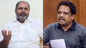 நூலகத்தின் மீது ஆர்.பி.உதயகுமாருக்கு இவ்வளவு அலர்ஜி ஏன்? சு.வெங்கடேசன் எம்.பி. சுளீர் கேள்வி! 