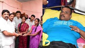 அண்ணன் -தங்கைக்கு தசைச் சிதைவு நோய்! 24 மணி நேரத்தில் வீடு கட்ட நடவடிக்கை! திமுக MPயின் மனிதநேயம்! 
