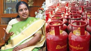 சமையல் கேஸ் விலை குறைப்பு.. எதிர்கட்சிகளுக்கு அச்சம்.. பதற்றம்.. சொல்வது வானதி சீனிவாசன் 