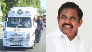  மீண்டும் வெள்ளை நிற டெம்போ வேனுக்கு மாறிய எடப்பாடி பழனிசாமி! அப்போ அர்பேனியா வேன் என்னாச்சு? 