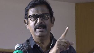 இந்துத்துவாவை விமர்சிக்கும் புத்தக விற்பனைக்கு தடையா? ஈரோடு போலீசுக்கு த.பெ.தி.க அமைப்பு கண்டனம் 