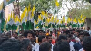 எடப்பாடி ஒழிக! மதுரையில் திரண்ட முக்குலத்தோர் கழகத்தினர்! அதிமுக பொன்விழா மாநாட்டுக்கு எதிர்ப்பு 