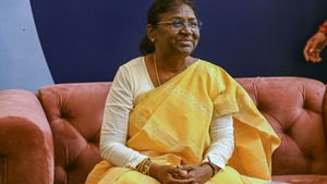 மணிப்பூர் வன்முறை: குடியரசுத்தலைவர் திரவுபதி முர்முவுடன் 