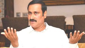 டெல்லியில் NDA கூட்டணியில் தொடர்கிறோம்.. தமிழகத்தில் அதிமுகவோடு கூட்டணி இல்லை: அன்புமணி புது கணக்கு! 