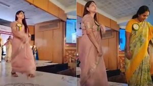 தழைய தழைய புடவை கட்டி ஸ்டைலாக கேட் வாக் செய்த குஷ்பு.. வெட்கப்பட்டு நடந்த வானதி.. சுவாரஸ்யம் 