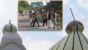 ஞானவாபியை தொடர்ந்து புது சர்ச்சை.. முசாபர் நகரில் இக்தா மீது தாக்குதல்! உ.பியில் தொடரும் சலசலப்பு 