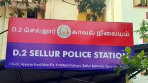 அக்கா மகள் கல்யாணத்துக்கு லீவு இல்லை.. மன அழுத்ததில் மதுரை எஸ்ஐ வெளியிட்ட வீடியோ.. நடந்த சர்ப்ரைஸ் 