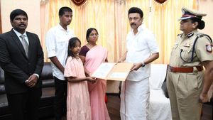 திருச்சியில் பணியின் போது உயிரிழந்த தலைமைக் காவலர்! ரூ.25 லட்சம் நிவாரணம் அளித்த முதலமைச்சர்! 