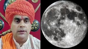 நிலாவை இந்து நாடாக அறிவிக்கனும்.. 3 கோயில் கட்டப்போறோம்! இந்து மகா சபா வைத்த விபரீத கோரிக்கை 