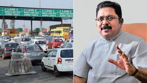 எல்லா விலையும் ஏறப்போகுது.. தமிழ்நாட்டில் டோல் கட்டணத்தை உயர்த்தும் மத்திய அரசு! எதிர்க்கும் டிடிவி 