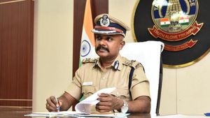 'ரியல் வாத்தி' கோவை போலீஸ் தான்.. பெரிய விஷயம் சார்.. பாலகிருஷ்ணன் ஐபிஎஸ்க்கு குவியும் பாராட்டு! 