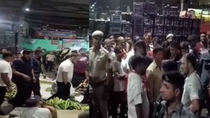 வெள்ளை டீசர்ட்டில் யார் அது? அதிகாலையிலேயே டெல்லி மார்க்கெட்டுக்கு போன ராகுல் காந்தி! பரபர பின்னணி 